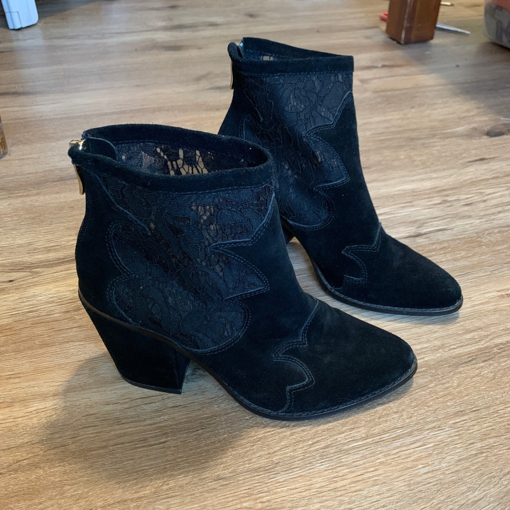 Chinese Laundry suede and lace western ankle boot w/ chunky heel in black size 9